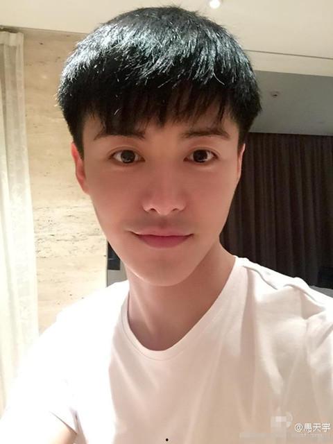 张艺兴以前照片,从青涩少年到璀璨明星的成长轨迹